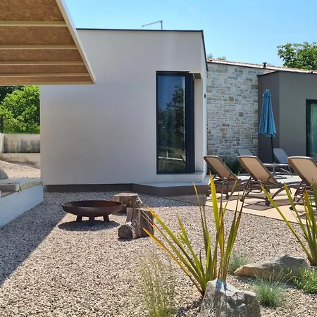 Zel Holiday home *