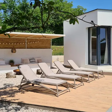Zel Holiday home *