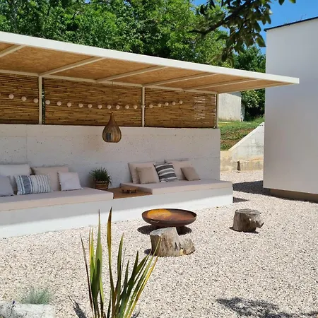 Zel Holiday home Pazin